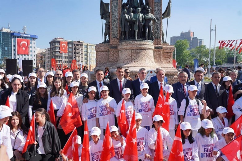 19 Mayıs Atatürk'ü Anma, Gençlik ve Spor Bayramı İstanbul'da Coşkuyla Kutlandı