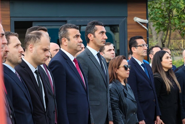 Bir Milletin Kaderini Değiştiren Lidere Sonsuz Saygıyla…