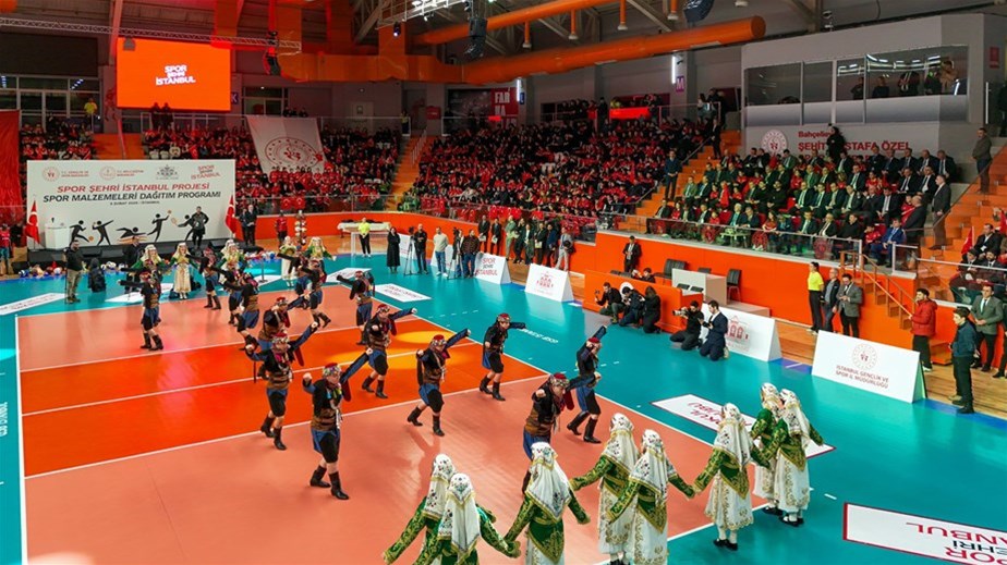 Spor Şehri İstanbul Projesi kapsamında spor malzemeleri dağıtıldı!